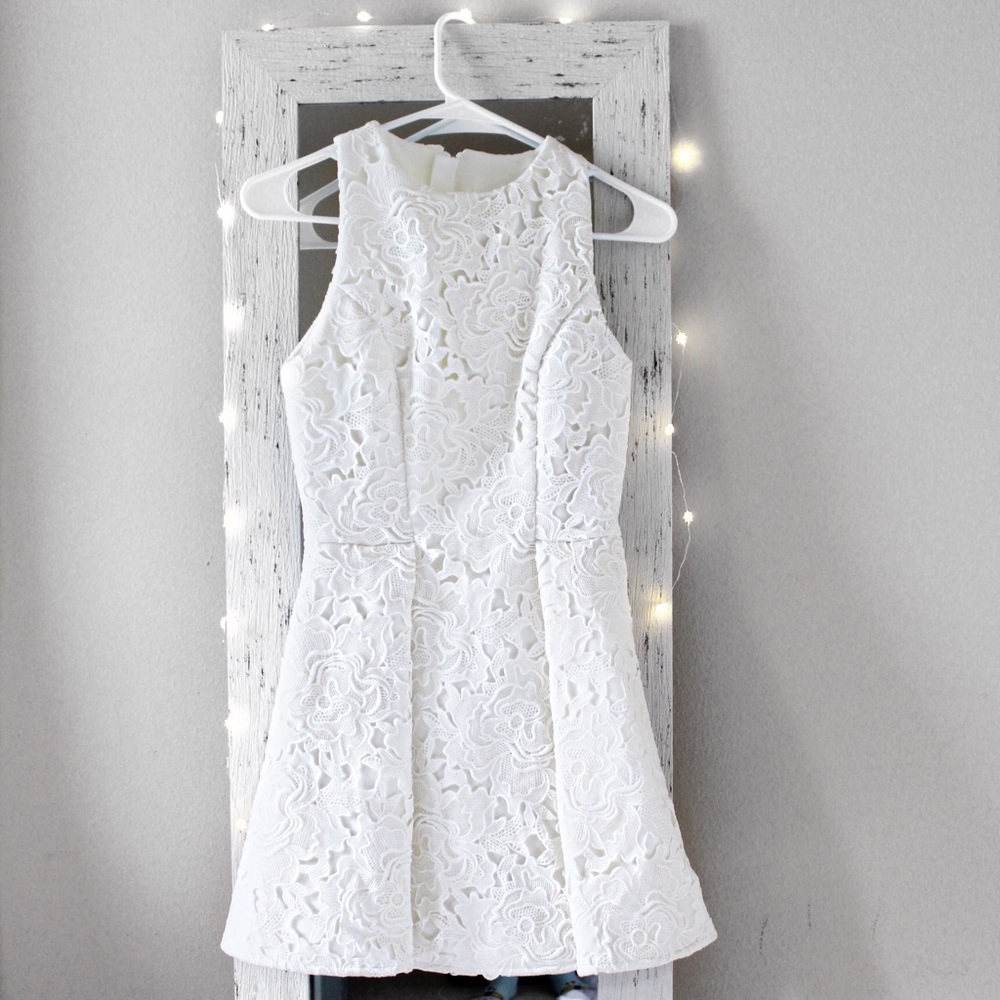 KEEPSAKE WHITE LACE FIT AND FLARE DRESS (XS)